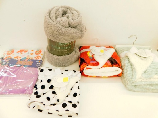 Grouping of Misc. Blankets and Throws, 10+ Units
