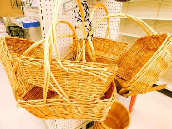 Large Lot of Assorted Wall and Fruit Baskets, Dozens of Pieces