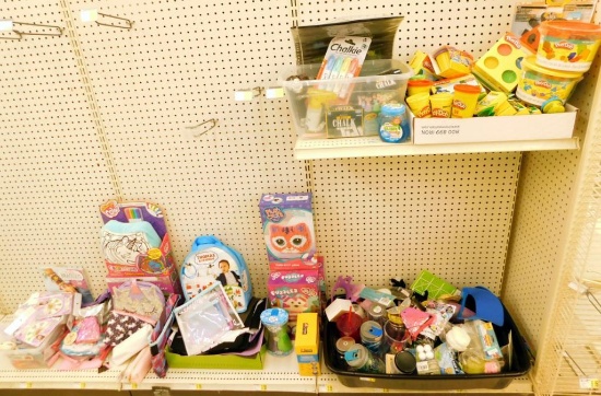Assorted Grouping of Odds and Ends Retail Items