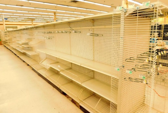 Powered Gondola Shelving: Center Aisle Unit, 51'4" Long, 22 Bases, 16 Wire Displays, 76 Shelves