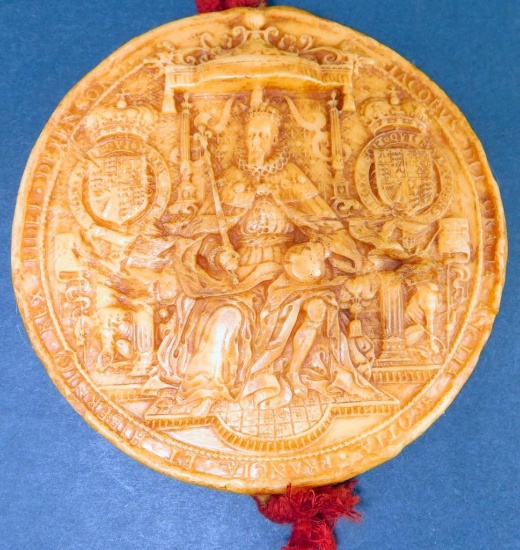 Decorative Round European Plaque with Burlap Pouch