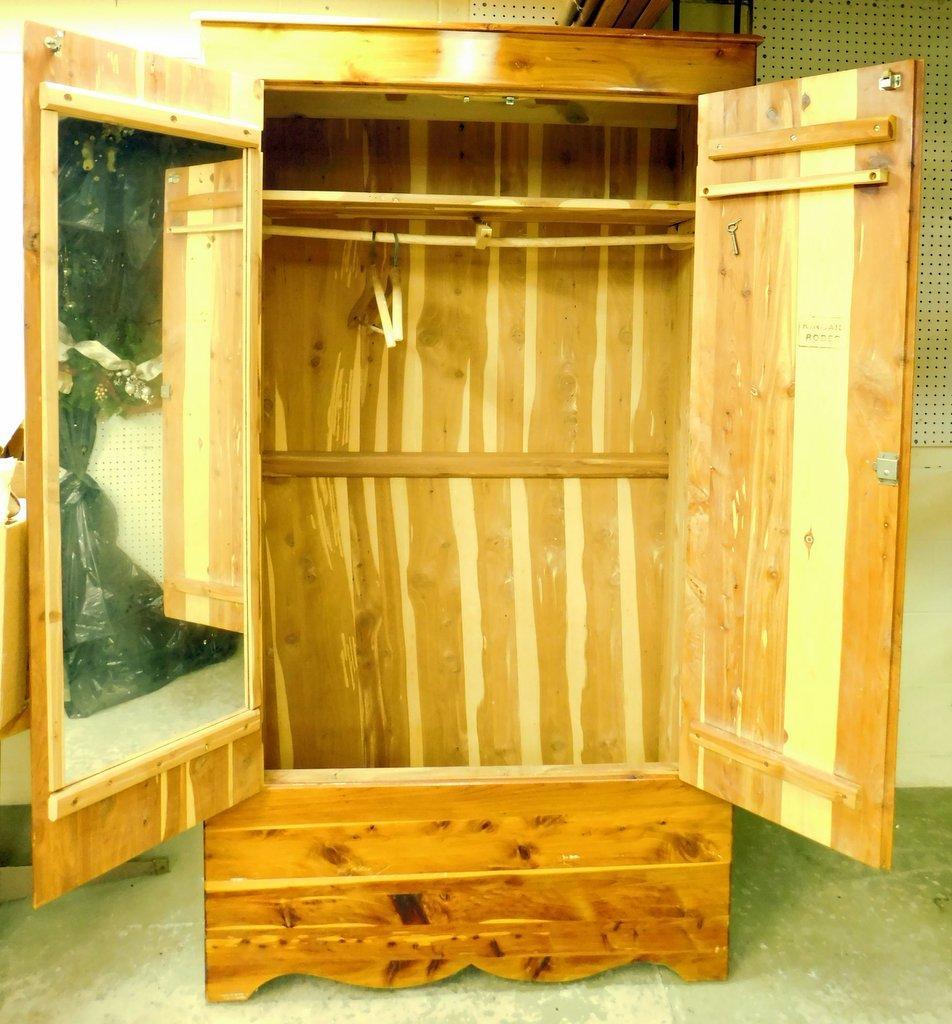 1940s-50s Kincaid Robes Antique Cedar Wardrobe | Proxibid