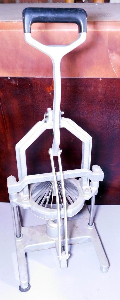 Blooming Onion Cutter