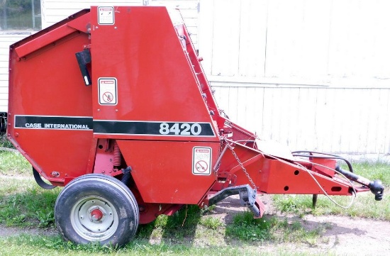 Case IH 8420 Round Baler