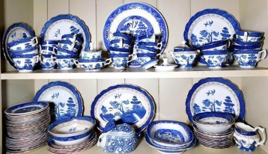 Real Willow, and Real Old Willow Dinner and Serving Set Pieces
