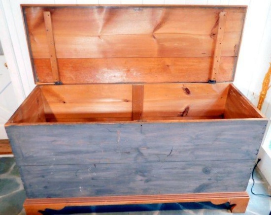 Large Primitive Storage Chest
