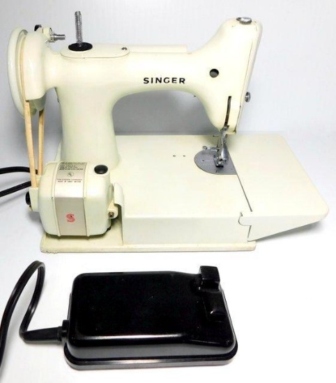 Singer Featherweight Portable Electric Sewing Machine, Model 221