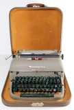 Remington Quiet-Riter Miracle Tab Vintage Typewriter w/Case