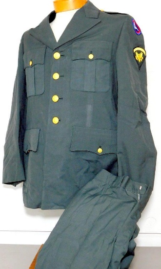 U.S. Army Men's Polyester/Wool Uniform with Patches, Size 38R and W-33 L-34
