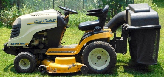 Cub Cadet Super LT 1550 Riding Lawn Mower w/ Grass Collector