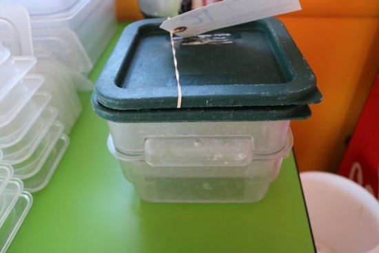 2 food storage containers with lids