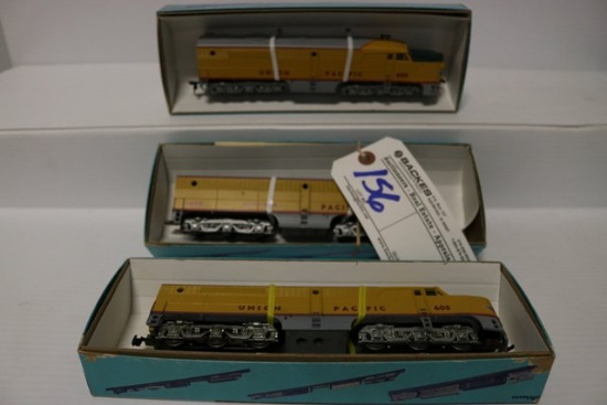 Ahearn 3307 PA1 & 3309 PA1 powered diesel & 3321 605B dummy locomotives - H