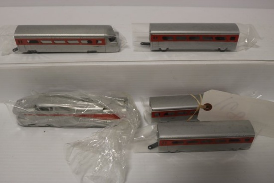 Set of 5 Passenger cars - HO - plastic