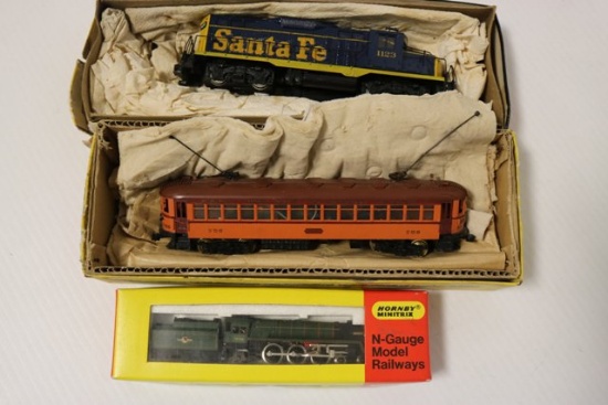 Santa Fe 1123 passenger car & N gage model railway - HO scale