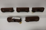 5 metal Lionel Box cars 4) 611600 1) 65400 - O27 - C4