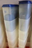 10 clear plastic food storage containers with lids
