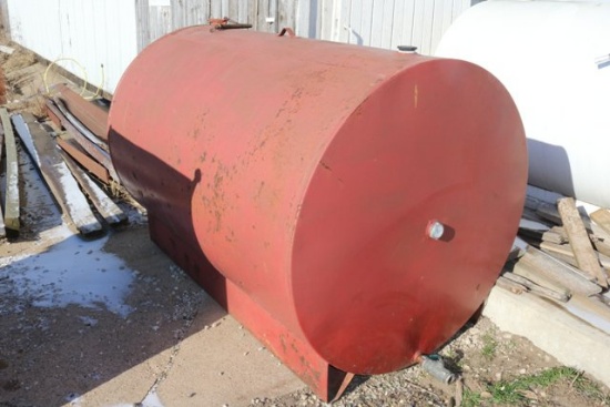 500 Gallon red skid tank - small leak