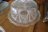 Pedestal glass cake stand with lid