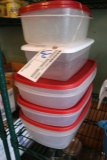 5 Rubbermaid containers with lids