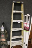 Stanley 5' fiberglass step ladder