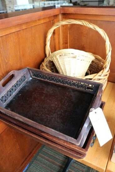 Times 4 - Wooden carrier trays with wicker baskets