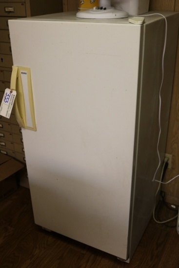 Kenmore upright freezer (approx. 7CuFt)