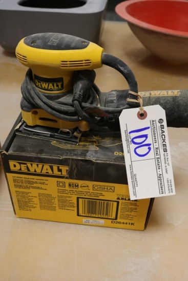 DeWalt D26441K 1/4 sheet palm grip sander