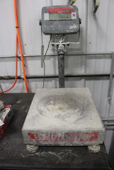Ohaus Defender 3000 - 150# platform scale