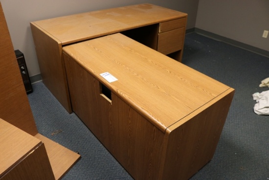 78" x 66" "L" shaped office desk with extra typing return - chips in lamina