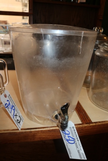 Acrylic water dispenser - has cracks