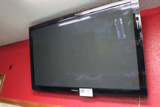 Samsung 50" TV with remote & wall mount bracket