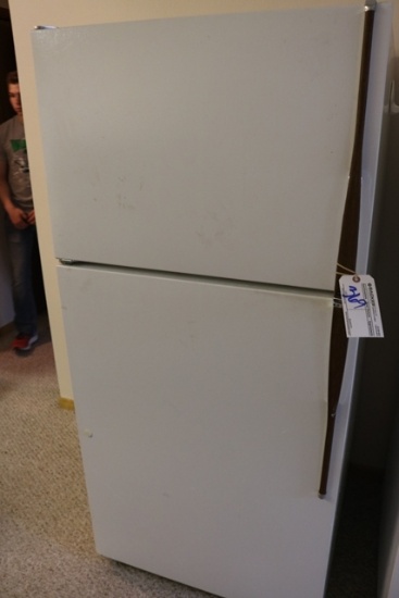Hot Point CTX18ELT refrigerator  01/90 - needs cleaned