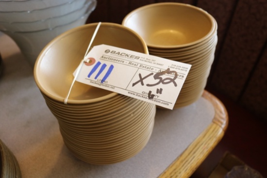 Times 52 - 6" tan cambro salad bowls