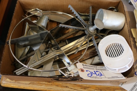 Box pie cutters, spatulas, & knives