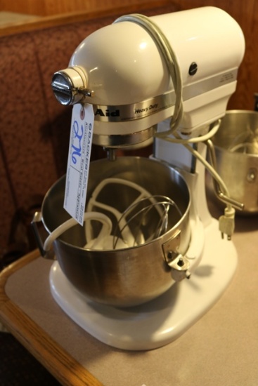 Kitchen Aid 5 quart mixer with attachments