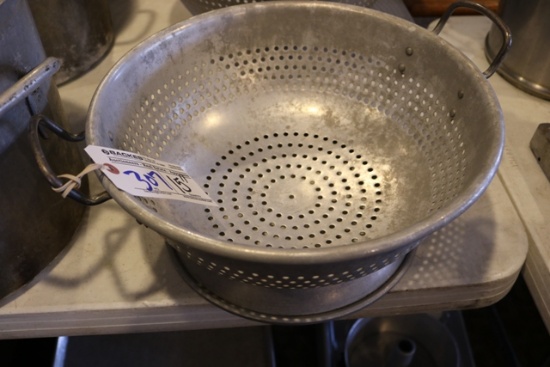 15" aluminum colander