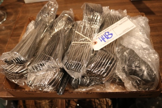 Box flat of plastic catering forks & spoons