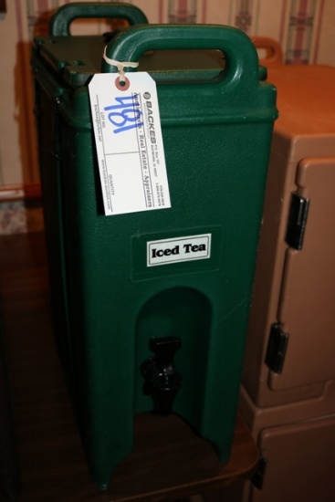 Green Cambro liquid hot or cold catering box