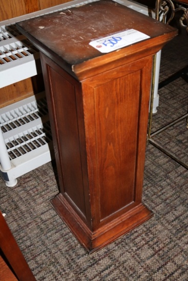 Pedestal plant stand