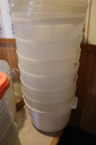 Times 7 - 12 quart round food storage conatiners with lids