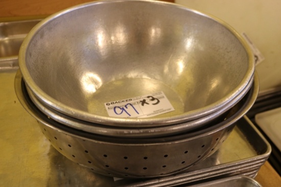 Times 3 - Mixing bowls and colander