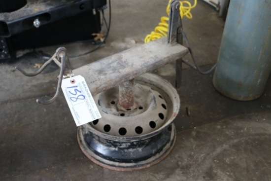 Tire spreader