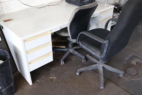 Office desk with 2 chairs