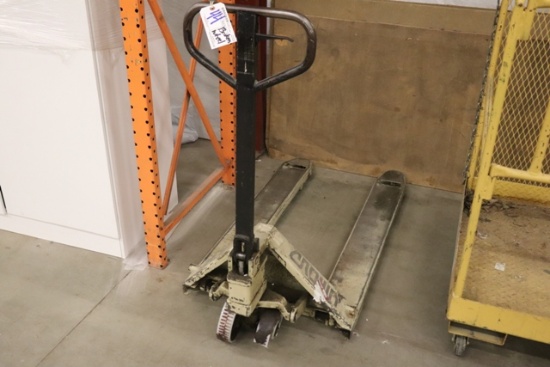 Crown pallet jack - AS IS - broken wheel