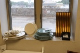 All to go - Décor & plates in window sill