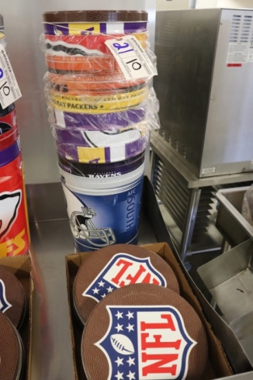 All to go - 10 NFL popcorn tins with lids