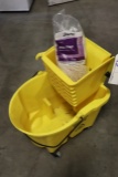 Rubbermaid mop bucket with 1 mop head