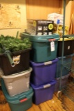 All to go - Large quantity of décor in totes