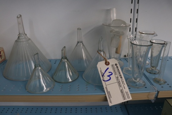 All to go - fluted glass funnels - measuring
