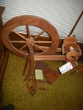 Ashford traditional spinning wheel with large orifice, with regular flyer/p